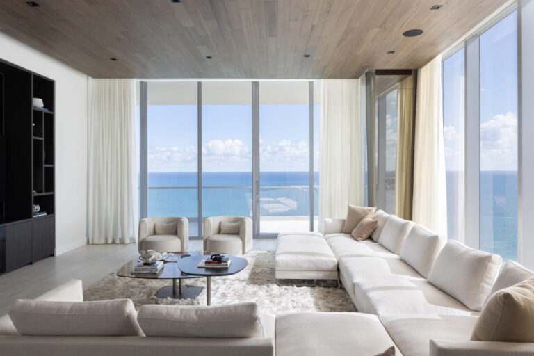 Turnberry Ocean Club 2204