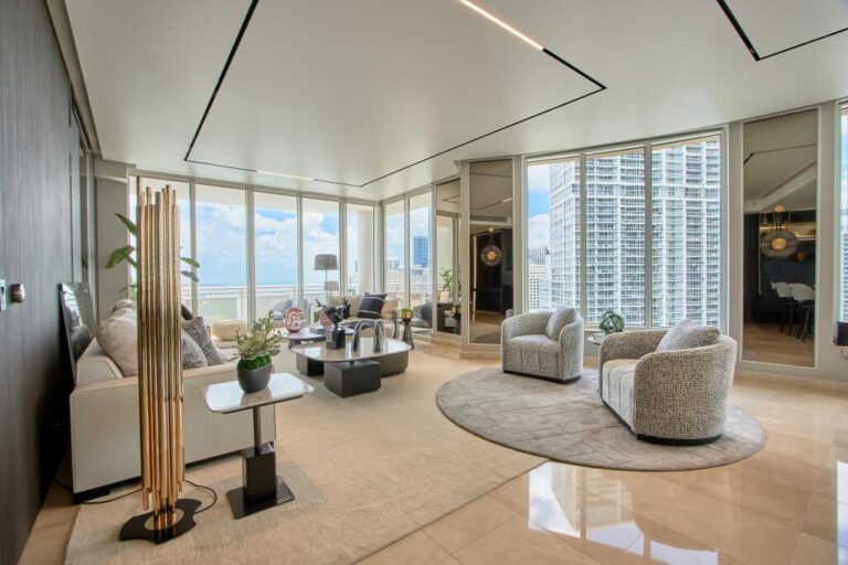 Carbonell, Brickell Key